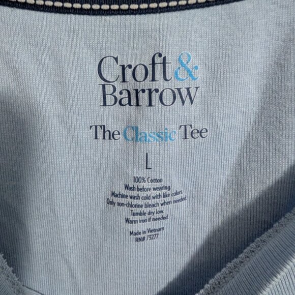 Croft and Barrow Essential V-Neck Women's T-shirt Size Large (EUC) - Picture 3 of 9